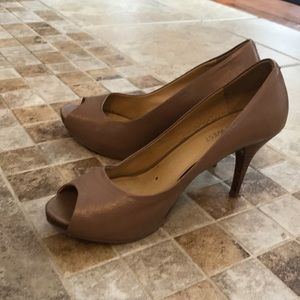 Size 7 Nine West peep toe tan heels